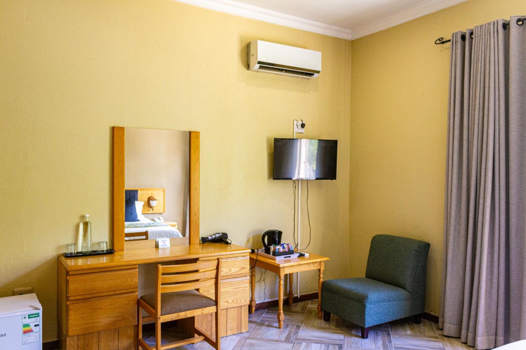 Hotel Numbi & Garden Suites Hazyview Esterno foto