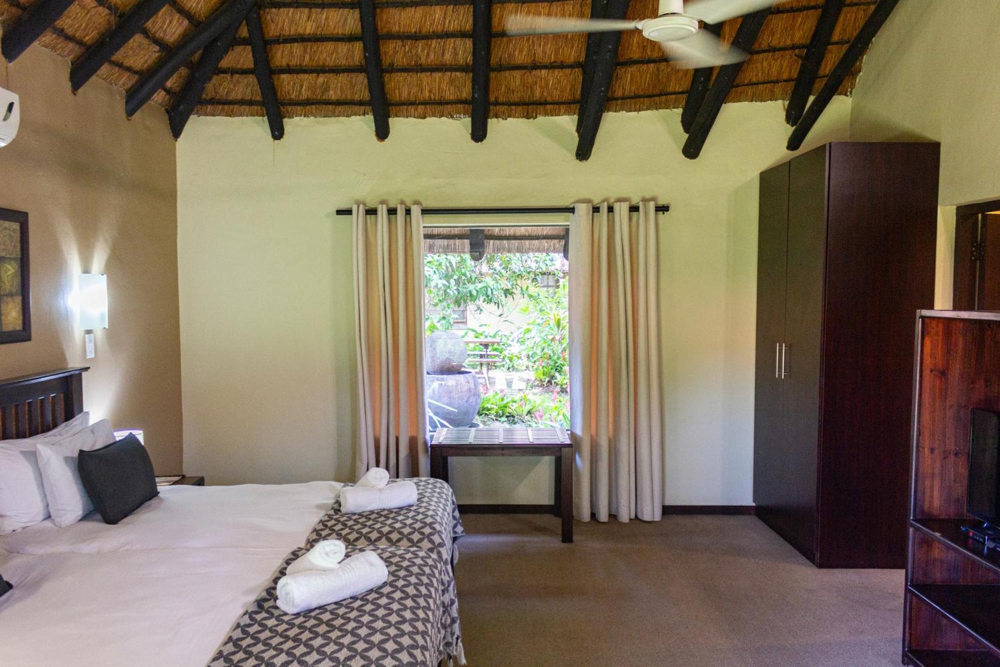 Hotel Numbi & Garden Suites Hazyview Esterno foto