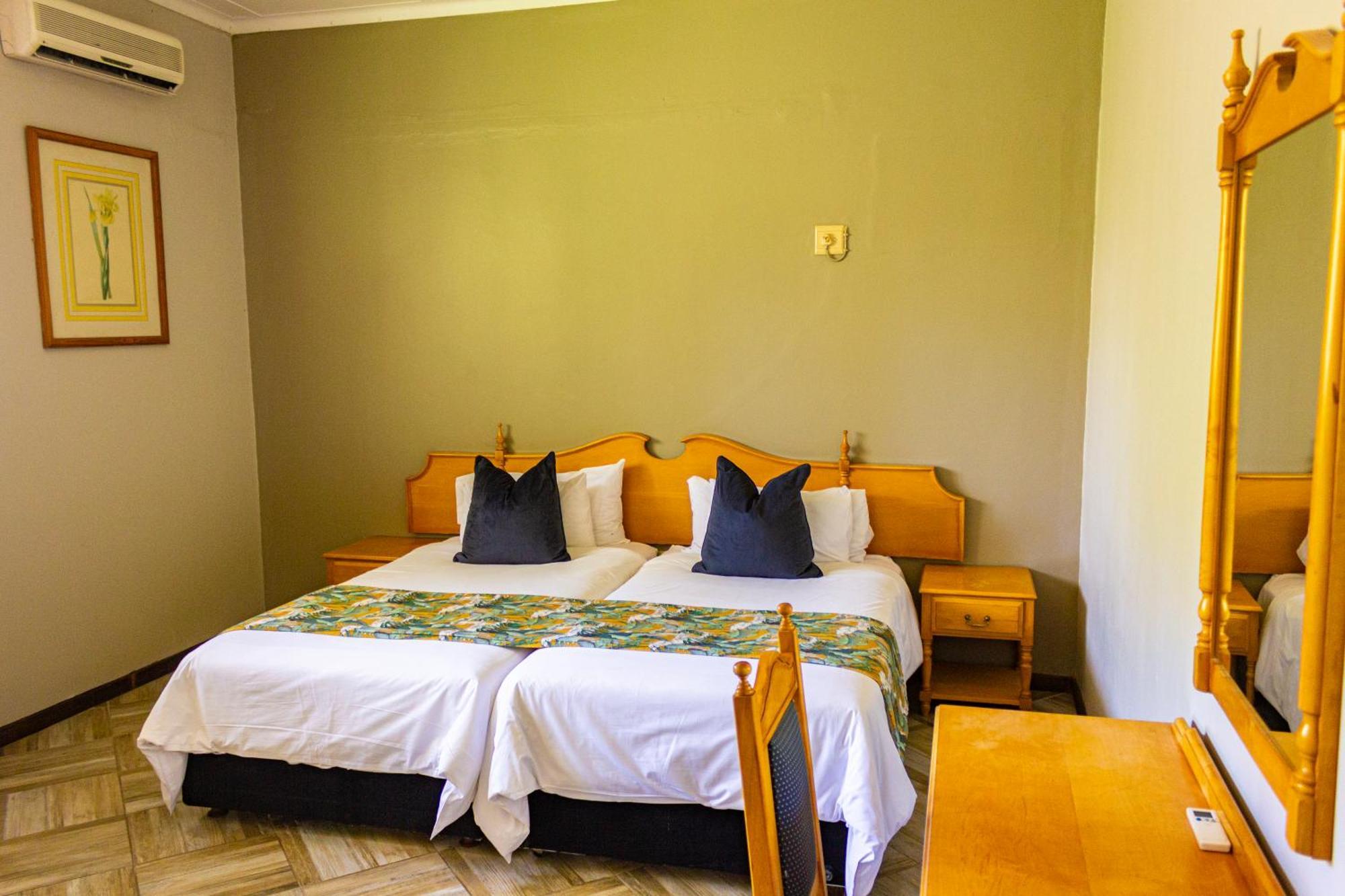 Hotel Numbi & Garden Suites Hazyview Esterno foto